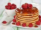 Colazione golosa con pancake e lamponi