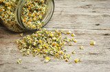 Composizione rustica con camomilla essiccata
