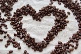 Cuore di chicchi tostati per pareti vivaci
