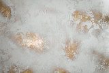 Eleganza astratta con riflessi dorati