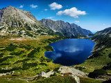 Energia selvaggia tra montagne e acque