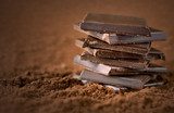 Impilato di cioccolato fondente