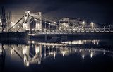 Notte sul ponte sospeso