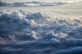 Ombre danzanti sul cielo infinito