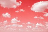 Orizzonte di nuvole su cielo rosso