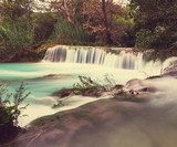 Sinfonia d'acqua e silenzio boschivo