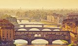Tramonto dorato sul cuore di Firenze