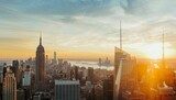 Tramonto dorato sulla skyline urbana