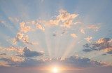 Tramonto Radiante nel Cielo Sereno