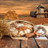 Tramonto rurale con pane e grano