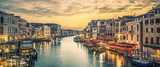 Tramonto veneziano sul canale storico